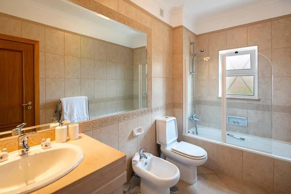 Luxury Apartment With Free Use Of Pool, Gym And Spa Lagos